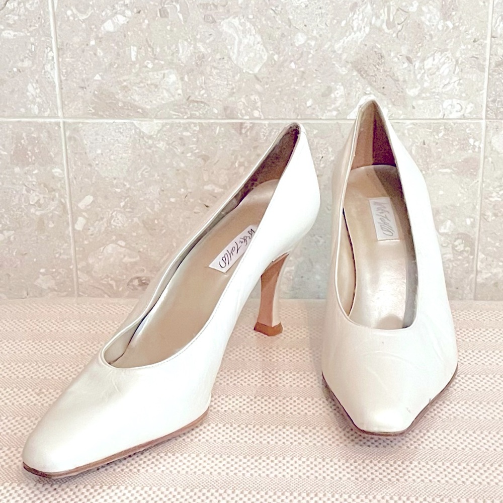 Lord & Taylor Vintage Leather Kitten Heel Pumps, White/Cream, Size 8.5B